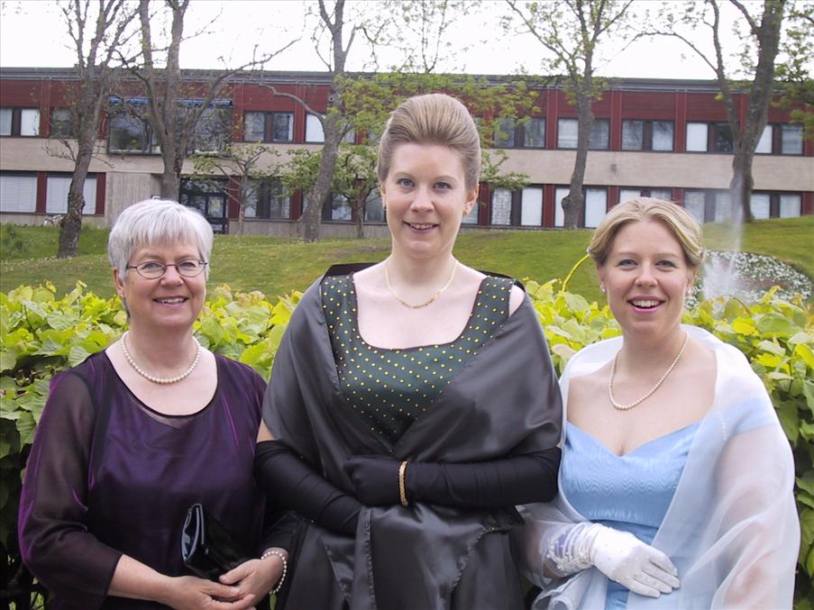 Familjens glada damer