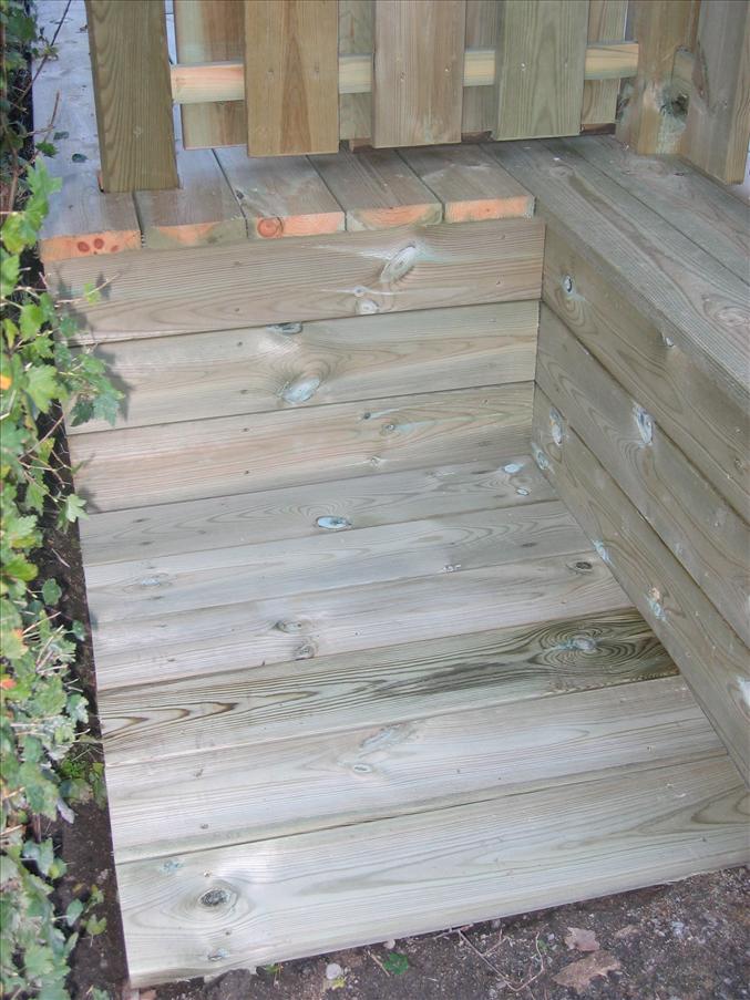 Soptunnan har ocks� f�tt ny inredning med panel och en trall