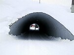 Det finns ett antal nya tunnlar l�ngs transportlederna.