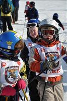 Sv�ngarna med Oscar i k�n