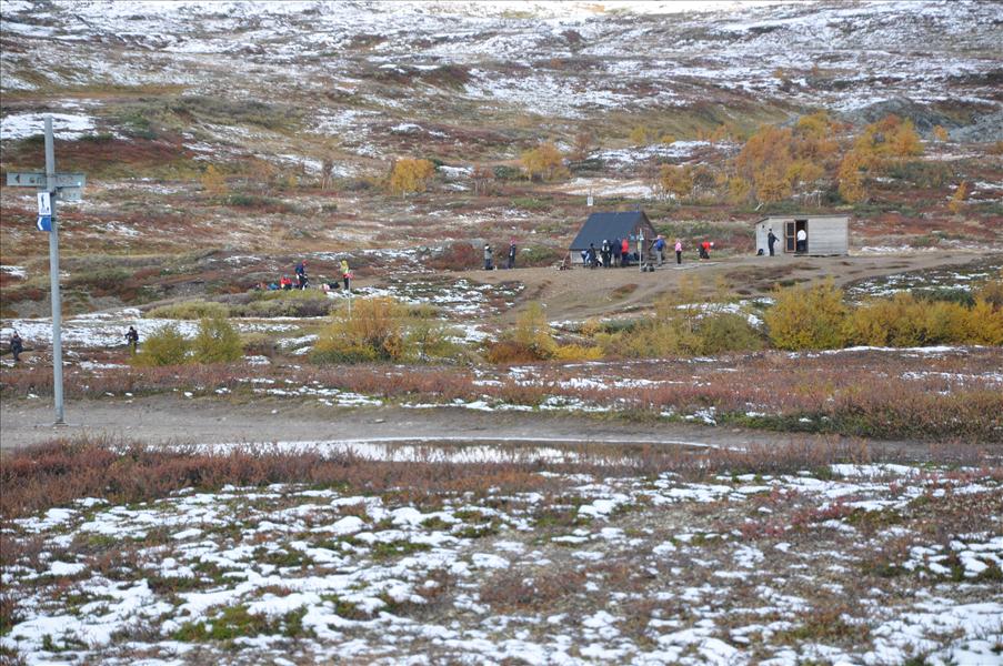 Nu var det �nnu flera vandrare vid vindskyddet