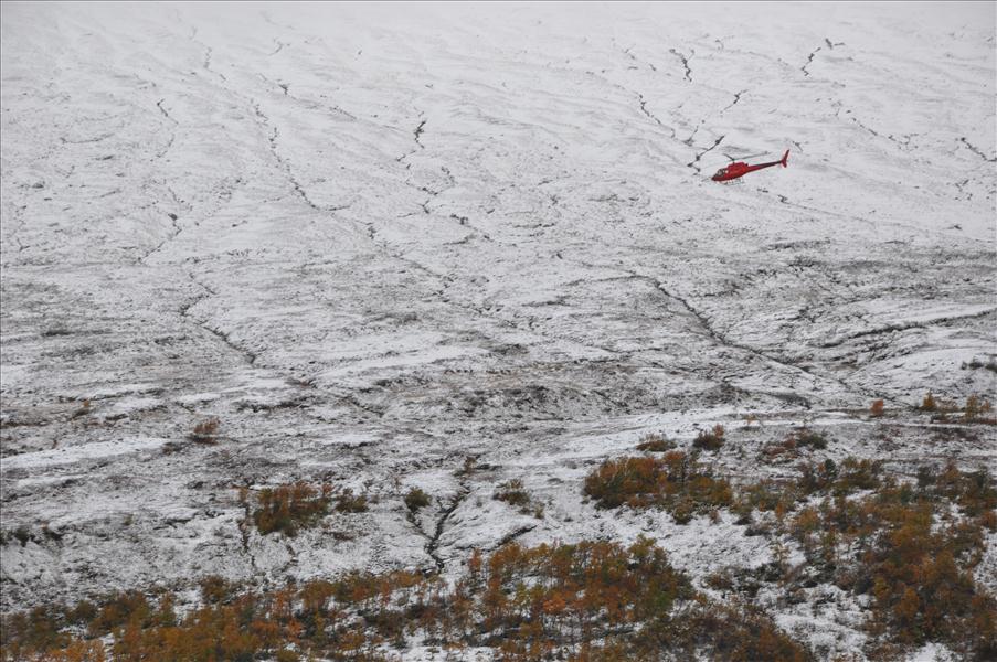 Helikoptern passerade nedanf�r oss