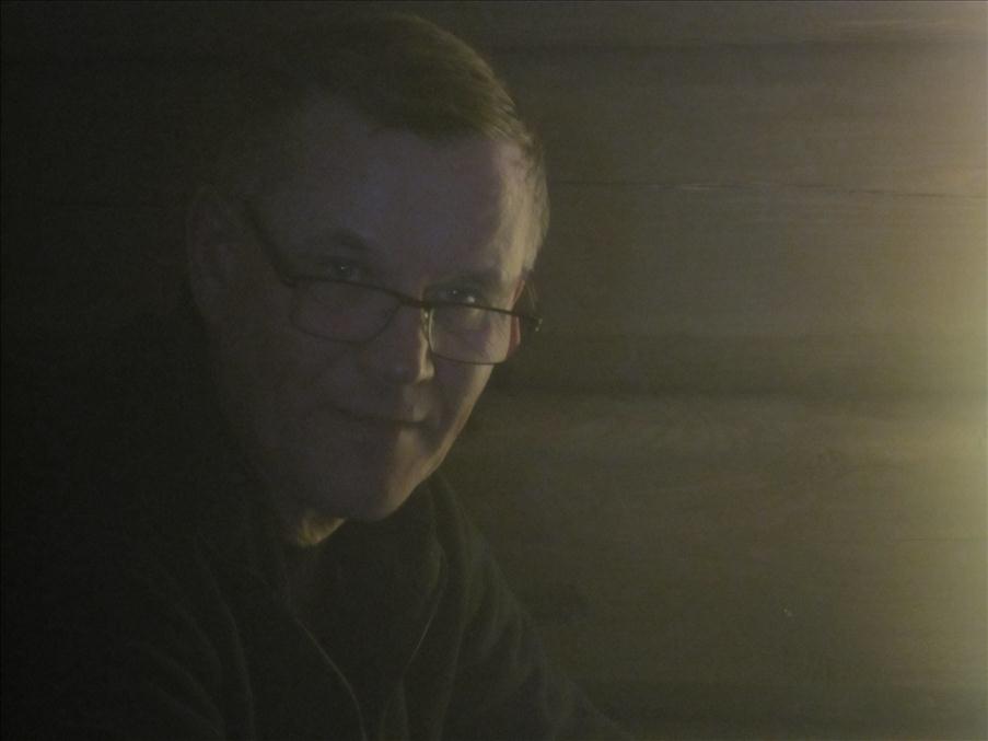 Torsten v�ntar p� f� s�tta sig till bords p� (i) Kastrullen
