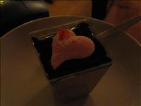 Efterrätten åt vi hemma - hjärta på mjölkchokladmousse (mousse pa lys sjoklade) från Åre bageri