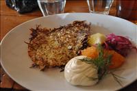 Morfar r�raka och Stina soppa med pumpa
