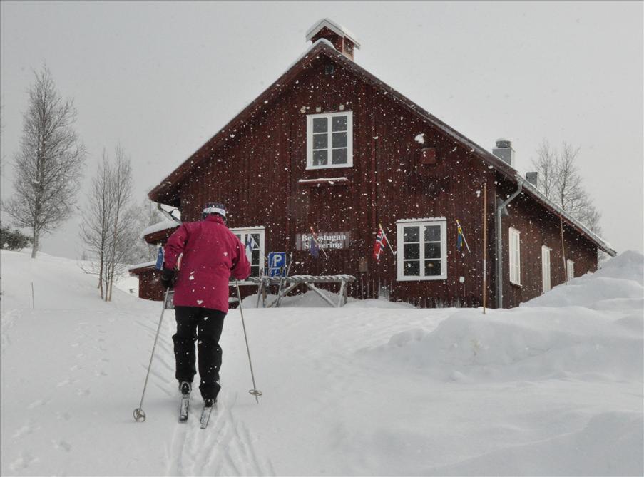 Eva stretar p� sista biten upp till Bergsstugan - vi ser fram emot en fikapaus...