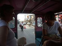 Vi tog en Tuk-tuk till hotellet