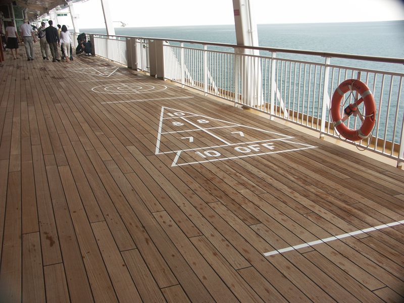 ...med shuffleboard