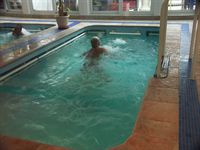 �ke simmar mot str�mmen