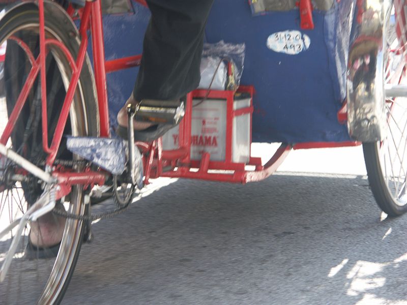 N�gra trishaws var utrustade med batteri till den lokala ljudanl�ggningen