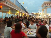 P� deck 12 finns ocks� poolen till h�ger (styrbord!)
