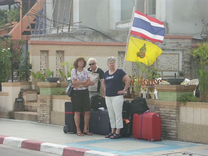 Vi v�ntar p� v�r minibuss
