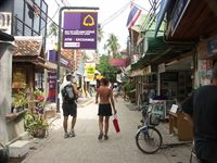 Allt �r �teruppbyggt h�r - shoppinggatan p� Phi Phi Island