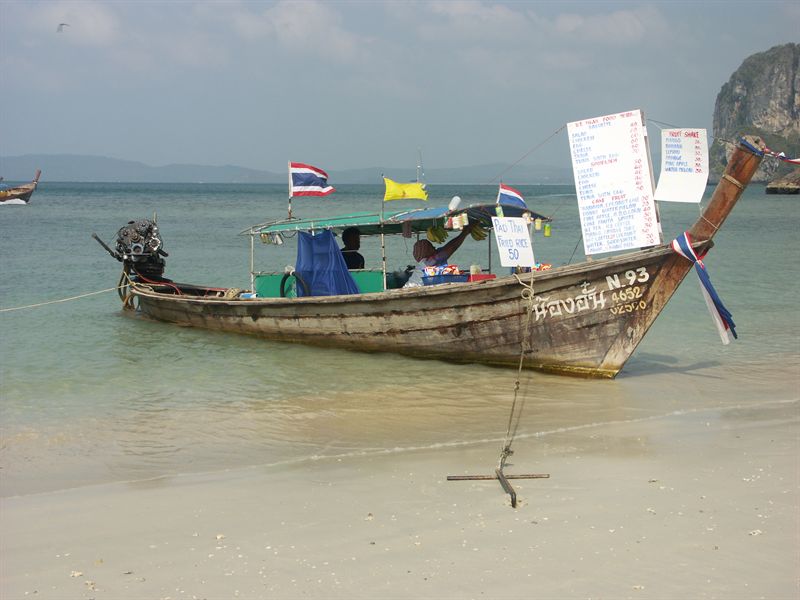 Restaurangb�ten vid Pranang Beach