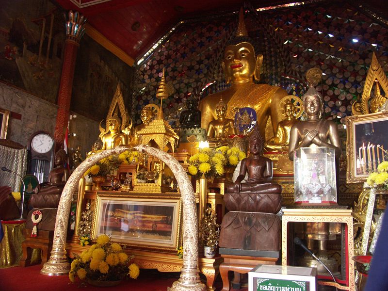 Insidan av templet Doi Suthep