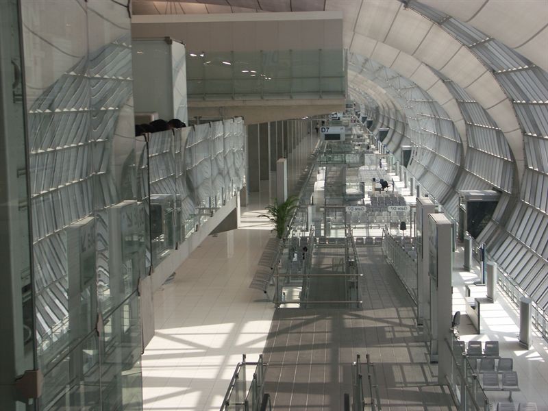 Terminalen i Bangkok �r verkligen  stor - det tog en bra stund att g� l�ngs hela denna del