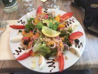 Sallad med lax och krabba