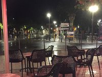 I skydd mot regnet stannade vi på brasseriet. Detta var det enda regn vi drabbades av.