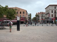 Till stlut kom vi till Perpignan. Vi har just klivit av tåget.