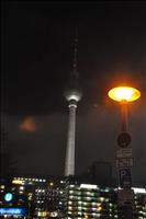 Berliner Fernsehturm - 368 m h�gt ligger vid Alexanderplatz