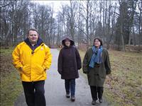 Promenad i ett gr�mulet Apladalen.