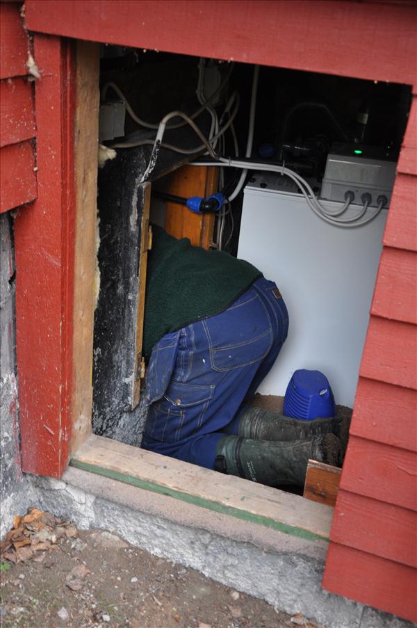 Vad som inte ville vara p� var vattnet, som f�rsvann precis n�r det var s�ngdags sent p� fredagskv�llen. S� p� morgonen fick Staffan lite att g�ra.