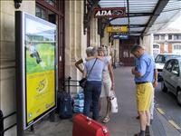 ...fr�n de som hyr bil och �ker norrut. Eva och G�ran irrar vidare s�derut.