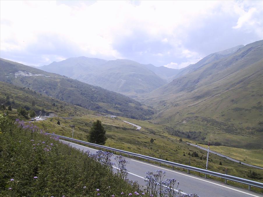 P� v�g upp mot Pas de la Casa och Andorra