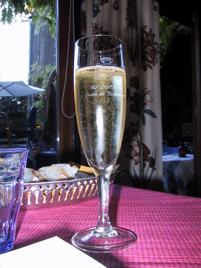 Lokalt mousserande vin som aperitif