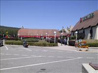 Lunch- och tankningsstopp efter v�gen