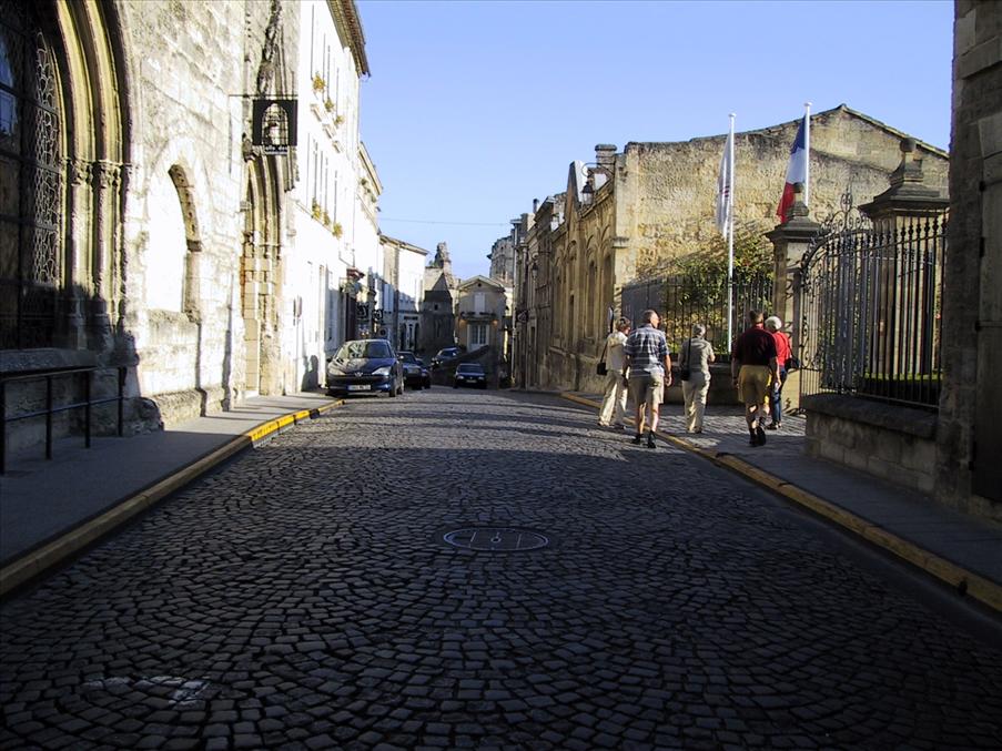 P� str�vt�g i det mysiga St Emilion
