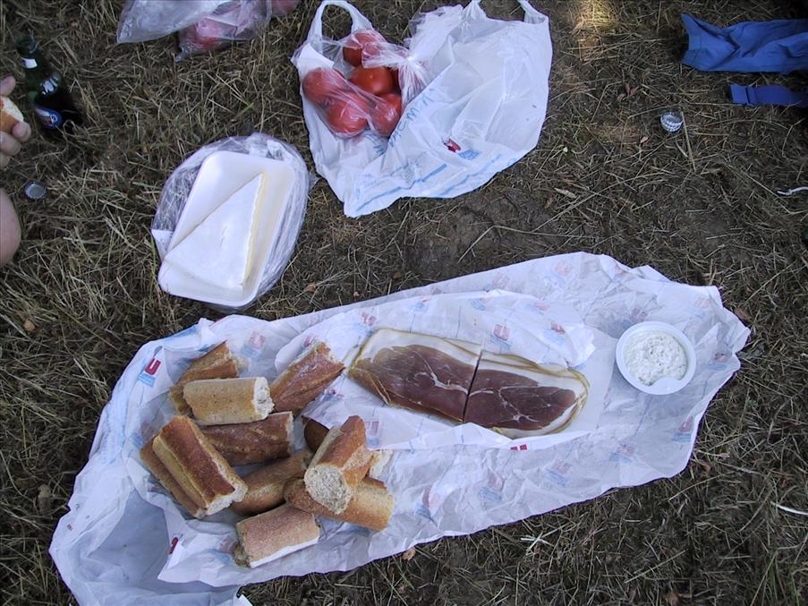Jambon med brie, f�rskost och br�d