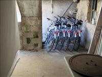 Cykelparkering bland lakanstv�tten