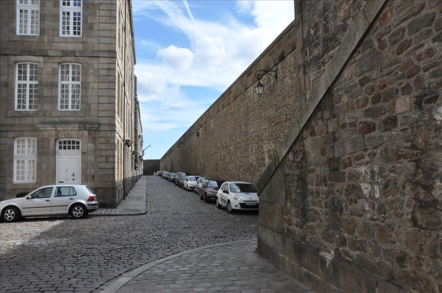 Innanf�r ringmuren i San Malo