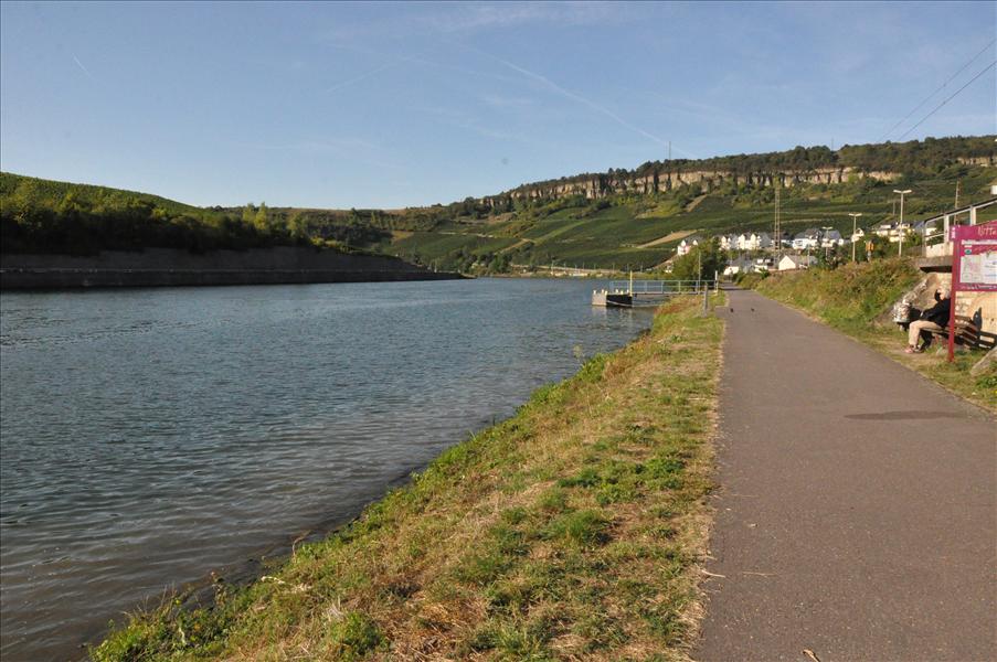 Mosel som h�r utg�r gr�nsen mellan Tyskland och Luxemburg