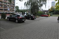 Hotellet ligger centralt, alldeles intill j�rnv�gsstationen