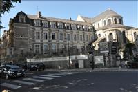 Lunchstopp i Beaugency som har flera prominenta byggnader