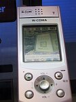 I-mode-terminal fr�n NTT Docomo med en mycket bra sk�rm. 3G kommer i Japan i maj i �r.