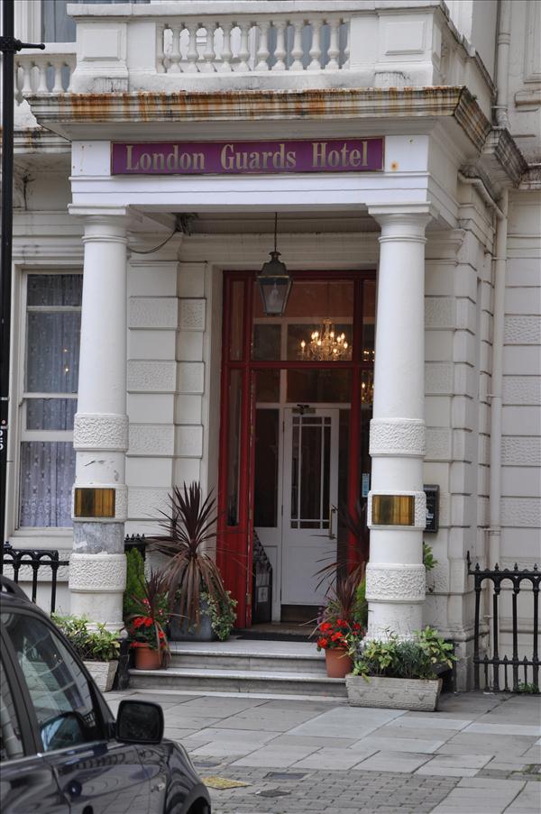 Hotellet ligger ganska n�ra Paddington, d�r t�gen till Plymouth och Heathrow avg�r.