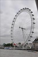 Det kallas ocks London Eye och r 135 m hgt