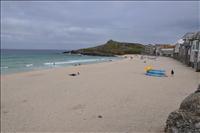 Ena sidan av St Ives. H�r ser det tomt ut, men i sj�lva verket var stan �verfull av turister - det k�ndes som att st� i k� - s� vi flydde s� fort vi kom ur k�n.