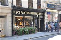 Ost inhandlades p� Paxton&Whitfield. Tyv�rr m�ste vi konstatera att aff�ren h�ller p� att tyna bort. Nu finns inte samma utbud av ost som f�rut och vinavdelningen har upph�rt.