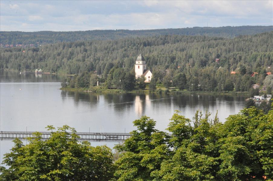 Utsikt fr�n utebaren. Man ser en del av �ngb�tsbryggan.