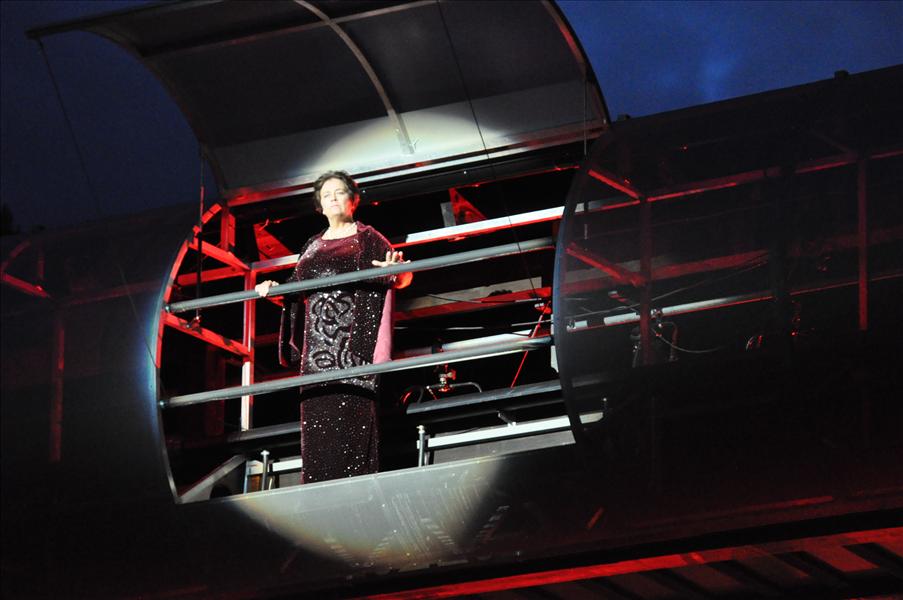 S�ng kom �ven uppifr�n. Ingrid Tobiasson sjunger Habanera ur Carmen.