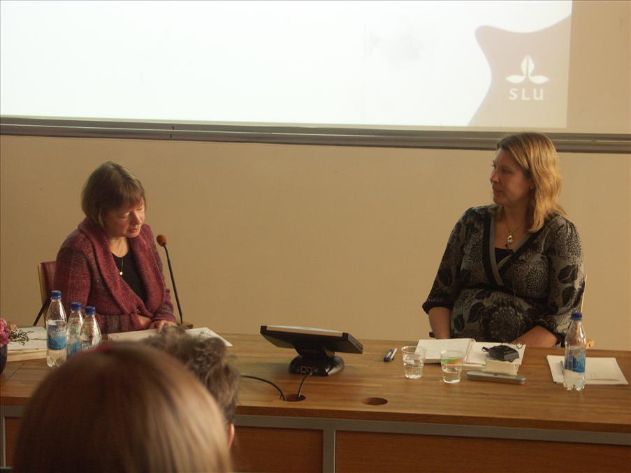 Gunilla och Mia diskuterade sig igenom avhandlingen under c:a 2 timmar