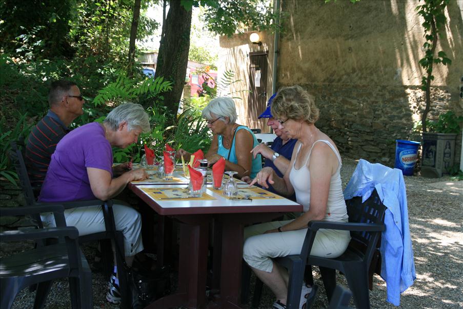 Vid en av slussarna l�g en restaurang lagom f�r lunch