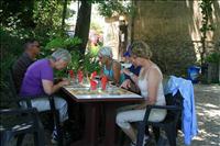 Vid en av slussarna l�g en restaurang lagom f�r lunch