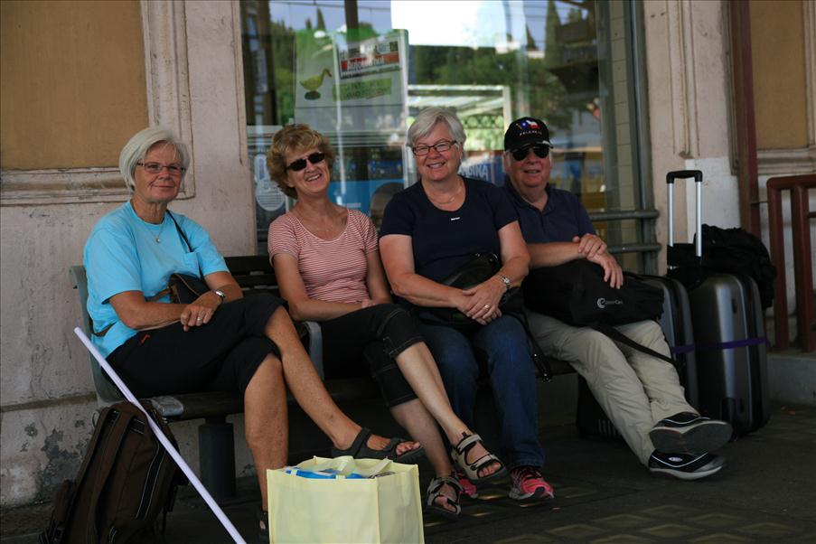 I v�ntan p� t�get i Carcassonne