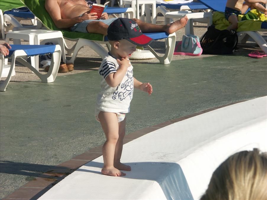 Lucas tvekar att g� i