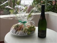 Hotellet presentade med fruktfat och cava
